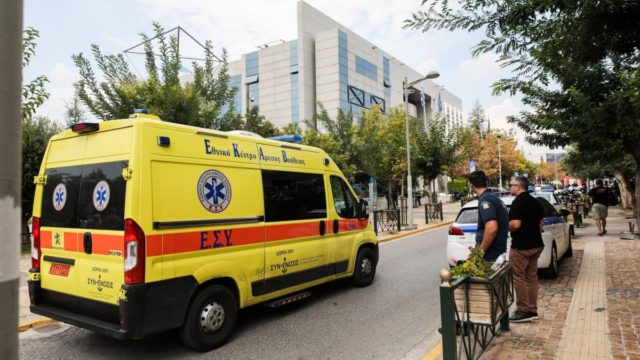Κυψέλη: Θρίλερ με γυναίκα που βρέθηκε αιμόφυρτη και ημίγυμνη σε πεζοδρόμιο