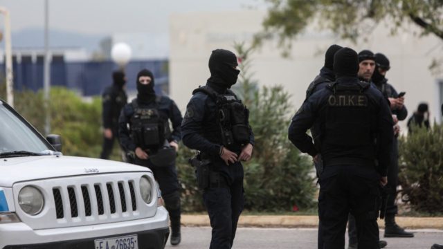 Πολυτεχνειούπολη – Ζωγράφου: «Ο εντολέας μου δεν έχει σχέση με τις ληστείες με τα καλάσνικοφ» –  Η δήλωση της μητέρας της 22χρονης αστυνομικού