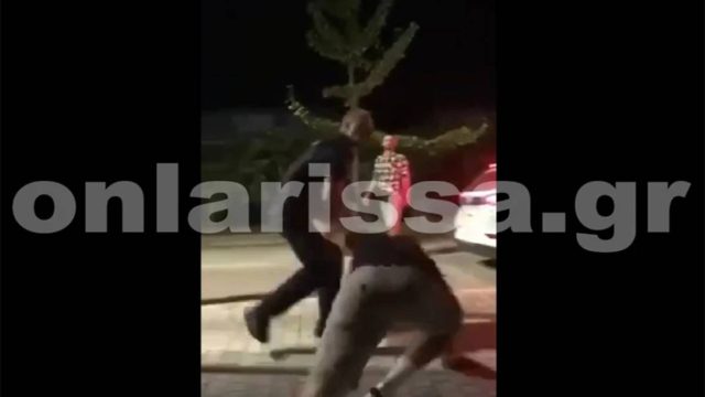 Άγριος ξυλοδαρμός αστυνομικών στη Λάρισα: Τους έριξαν κάτω με κλωτσιές και μπουνιές (photos – video)