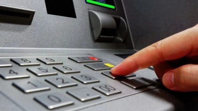Το απόλυτο σοκ στα ΑΤΜ: Με αυτό το απλό κόλπο μπορούν να σας κλέψουν πάνω από 100.000 ευρώ σε λίγα δευτερόλεπτα!