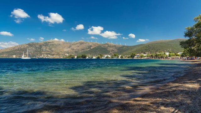 Το παραθαλάσσιο χωριό σε απόσταση αναπνοής από την Αθήνα που είναι ιδανικό για Σαββατοκύριακο