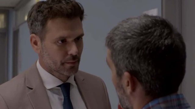 Παγιδευμένοι: «Είναι αμαρτία & έγκλημα μαζί» – Το κοστούμι του Μιχάλη Λεβεντογιάννη έβαλε ”φωτιά” στο twitter