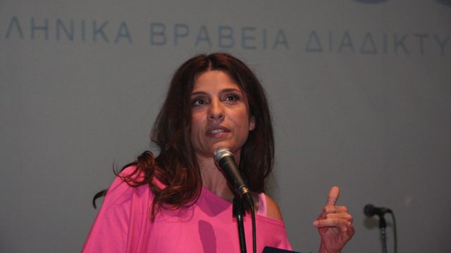 Όταν ξεκινούσε την καριέρα της: Δείτε την Πόπη Τσαπανίδου σε ηλικία 16 ετών! (photo)