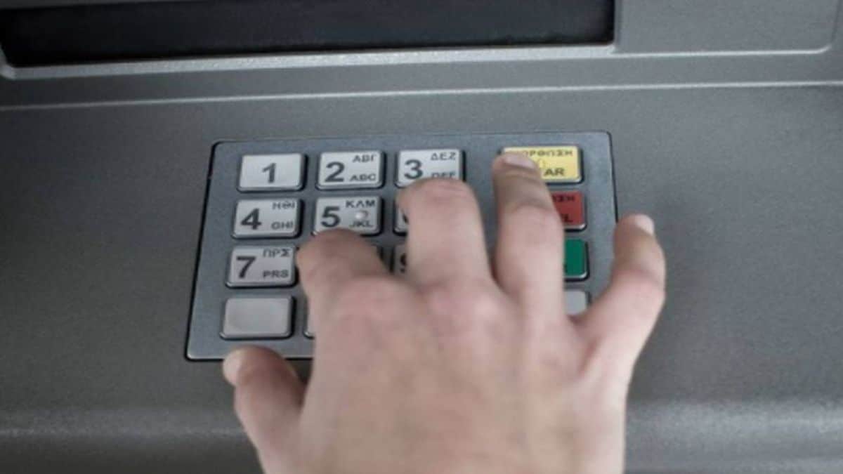 51χρονος πήγε στο ΑΤΜ και “σήκωσε” 390 ευρώ – Δευτερόλεπτα μετά έζησε τον μεγαλύτερο εφιάλτη του!