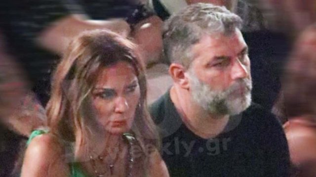 Με μίνι φόρεμα με σκισίματα στο μπούστο: Η εκθαμβωτική εμφάνιση της Δέσποινας Βανδή στο πλευρό του Βασίλη Μπισμπίκη