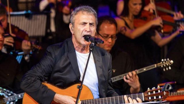Ο Γιώργος Νταλάρας σε μια μοναδική συναυλία στο Άλσος Περιστερίου
