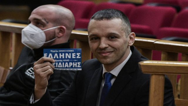 Δίκη Χρυσής Αυγής: Προκλητικός Κασιδιάρης που μάζεψε υποστηρικτές στο Εφετείο