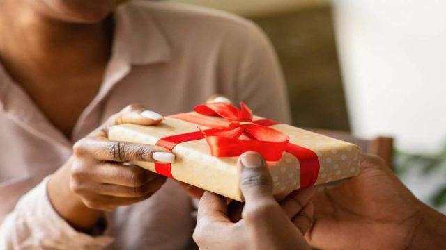 Ποιοι γιορτάζουν σήμερα, Πέμπτη 15 Σεπτεμβρίου, σύμφωνα με το εορτολόγιο;