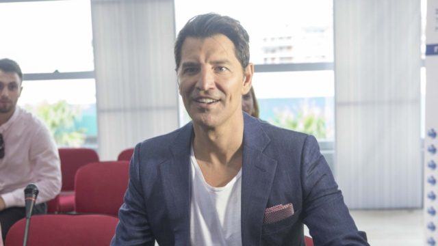 Κόλαφος ο Σάκης Ρουβάς: «Με απειλούσαν, με φυγάδευσαν όταν…»