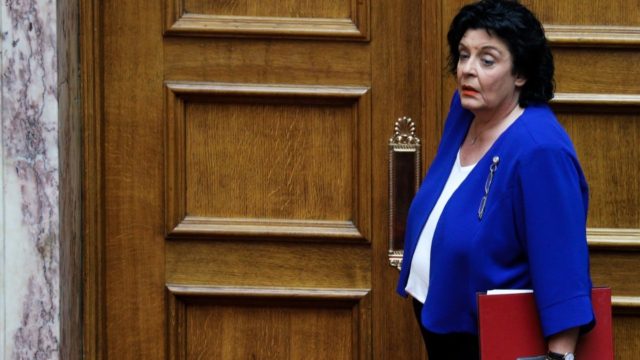 «Φωτιά» οι αποκαλύψεις της Λιάνας Κανέλλη: «Έχω πιστωτική κάρτα και μια πλαστική βάρκα»