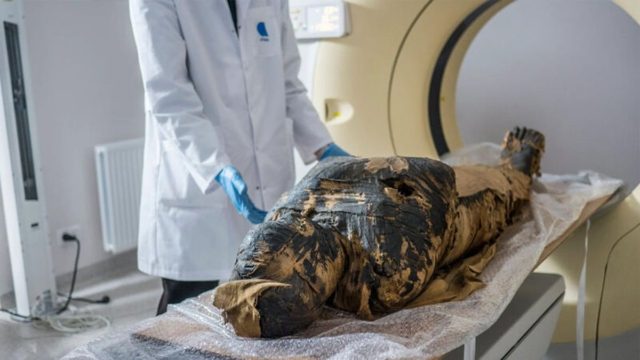 Ανατριχιαστική ανακάλυψη: Έγκυος μούμια έκρυβε το μυστικό που κανείς δε φανταζόταν! (Video)
