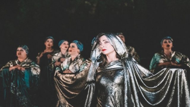 H «Ελένη» του Ευριπίδη, σε σκηνοθεσία Βασίλη Παπαβασιλείου στο Θέατρο Βράχων Μελίνα Μερκούρη