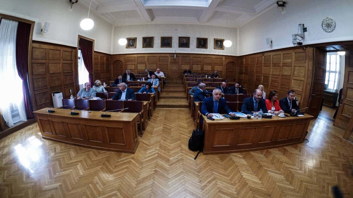 Εξεταστική για παρακολουθήσεις: Δεν απάντησε ο Κοντολέων στις κρίσιμες ερωτήσεις – Επικαλείται το απόρρητο (video)