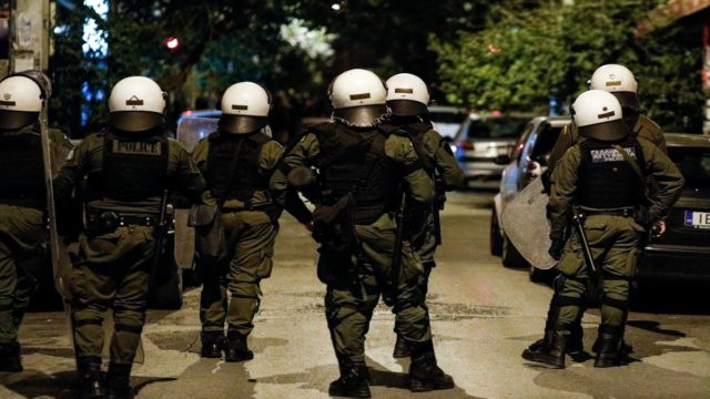 Νέα επεισόδια με συμπλοκές και χημικά στα Εξάρχεια για την κατασκευή του Μετρό