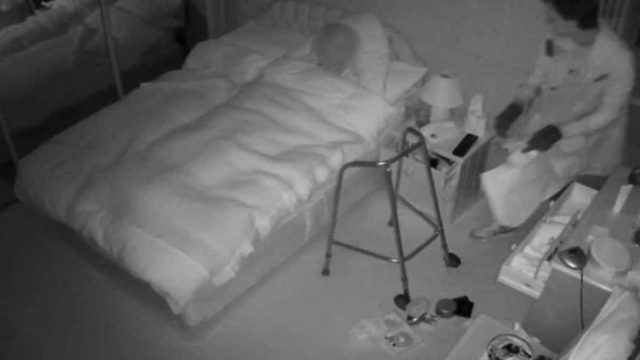 Βίντεο ντροπής από κρυφή κάμερα – Ληστής μπήκε στο σπίτι 90χρονης γιαγιάς και την… (Video)
