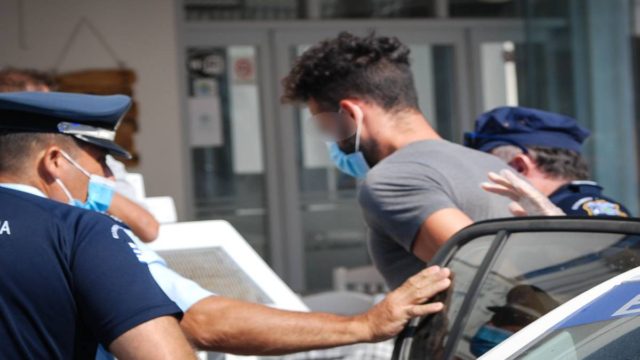 Γυναικοκτονία στη Φολέγανδρο: Ομόφωνα σε δίκη παραπέμπεται ο δράστης της δολοφονίας της Γαρυφαλλιάς – «Αυτοί οι άνθρωποι έχουν μαύρη ψυχή και για αυτό κάνουν αυτά τα εγκλήματα» – Συγκλονίζει η μητέρα της