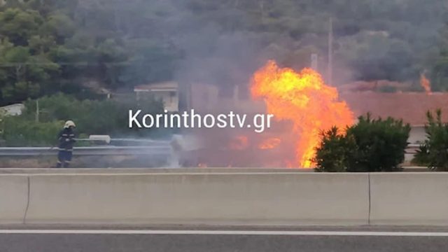Δραματικές στιγμές στην Αθηνών-Κορίνθου: Αυτοκίνητο πήρε φωτιά εν κινήσει – Θρίλερ για δύο επιβάτες (video)