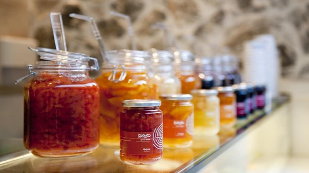 Το μοναδικό yogurt bar της Αθήνας που σερβίρει φρέσκα γιαούρτια και χειροποίητα γλυκά του κουταλιού