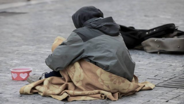 Συναγερμός: Σε κίνδυνο φτώχειας το 1/3 των πολιτών – “Καμπανάκι” για χιλιάδες νοικοκυριά