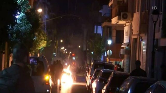 Παύλος Φύσσας: Οδομαχίες και μολότοφ μετά τη λήξη της πορείας στη Νίκαια (video)