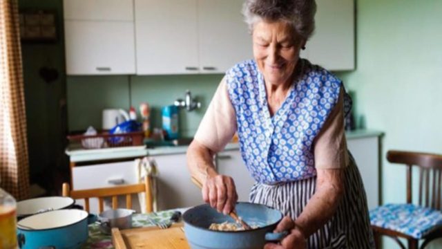Το κόλπο της γιαγιάς για να φτιάξεις τα πιο νόστιμα τυροπιτάκια