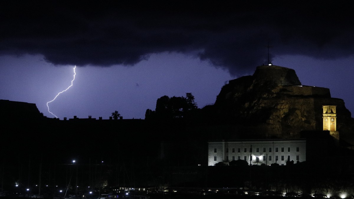 Ραγδαία επιδείνωση του καιρού από τη Δευτέρα (12/9): Καταφθάνει βαρομετρικό χαμηλό με ακραία φαινόμενα από Λευκορωσία και Ουκρανία (video)