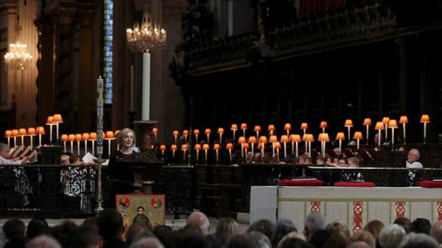 Τέρμα το «God Save the Queen»: Αυτός είναι ο «νέος» εθνικός ύμνος της Βρετανίας – Ακούστηκε μετά από 70 χρόνια στον ναό του Αγίου Παύλου (video)