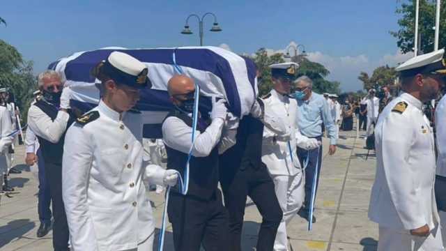 Κηδεία 19χρονης Θάλειας – «Ραγίζει καρδιές» ο αρχηγός της σχολής ναυτικών δοκίμων: «Το ξέρω πως η θάλασσα θα είναι ήρεμη και γαλήνια σε αυτό το τελευταίο σου ταξίδι» (video)
