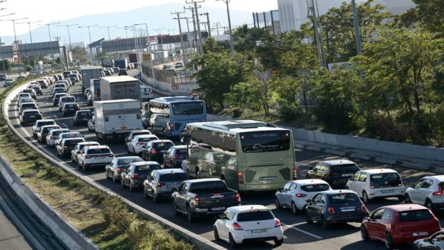 Κυκλοφοριακό κομφούζιο στο αθηναϊκό δίκτυο: «Ατελείωτος» ο Κηφισός για τους οδηγούς – Οι δρόμοι που είναι στο… κόκκινο