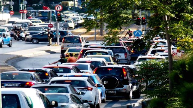 Κυκλοφοριακό κομφούζιο: Ατύχημα στην κάθοδο της Ιεράς Οδού – Μποτιλιάρισμα χιλιομέτρων (χάρτης)