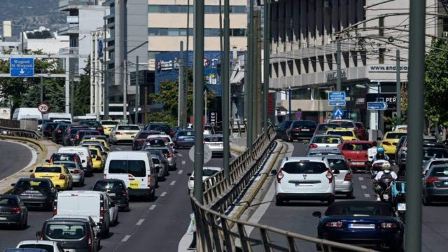 «Κόλαση» στους δρόμους της Αθήνας: Μποτιλιάρισμα χιλιομέτρων στη λεωφόρο Αθηνών – Σύγκρουση οχημάτων στο Χαϊδάρι (χάρτης)