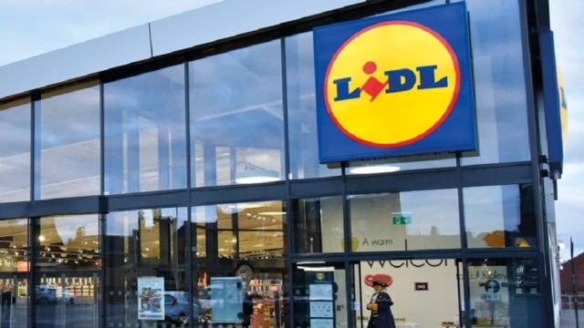 Ατελείωτο «πάρτι» στα Lidl – Γεμίζει τις τσάντες των μαθητών με σχολικά!