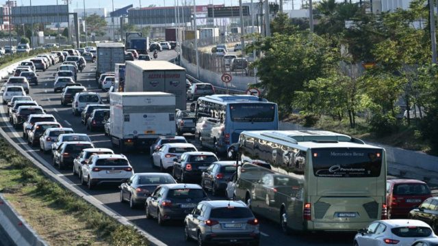 Θα σταματήσει ποτέ η παράνοια στους δρόμους της Αθήνας; Η ίδια καθημερινή απελπισία στην πόλη – Μποτιλιάρισμα από τις 7:00 (photo)