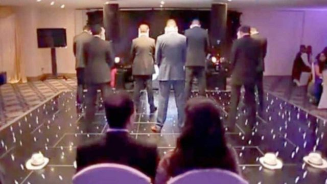 Τα 7 αδέρφια της νύφης γύρισαν πλάτη στους καλεσμένους την ώρα της δεξίωσης. Κανείς δεν είχε ιδέα για αυτό που θα ακολουθούσε!