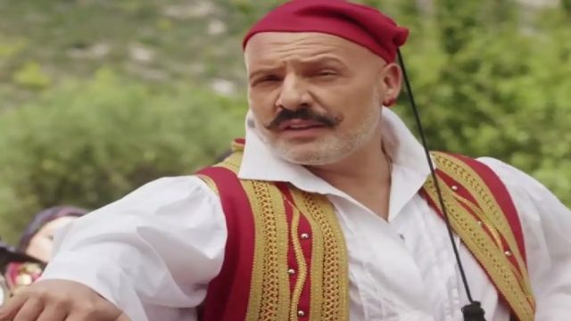 Πολύ μπροστά από την εποχή του ο Νίκος Μουτσινάς – Ξεκάθαρος στο θέμα «εγκυμοσύνη» (Video)
