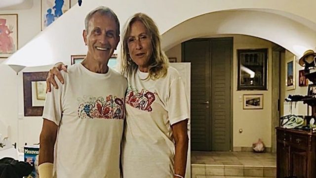 40 χρόνια πίσω: Η σπάνια φωτογραφία από τον γάμο του Γιώργου Νταλάρα με την αγαπημένη του Άννα
