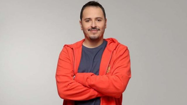 Ο Αλέξανδρος Τσουβέλας στο Δημοτικό Θέατρο Αχαρνών Μίκης Θεοδωράκης