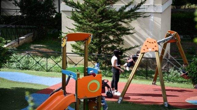Πανικός στην Κρήτη: Ανήλικη προσπάθησε να αυτοκτονήσει κόβοντας τις φλέβες της σε παιδική χαρά