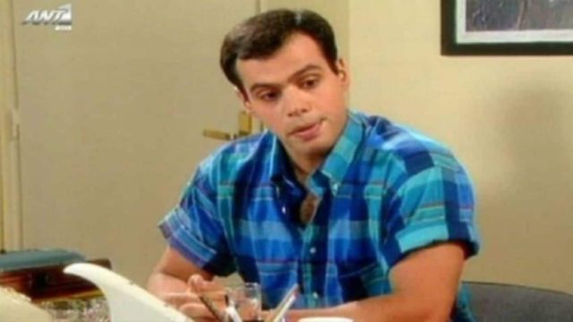 Με λίγα μαλλιά και τούμπανο: Δείτε πώς είναι σήμερα ο “Πετράκης” από την σειρά “Εκείνες κι εγώ”!