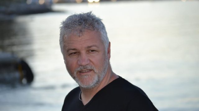 Αναστάτωση στο «Σασμό»: Άμεσα στο νοσοκομείο ο συγγραφέας Σπύρος Πετρουλάκης!