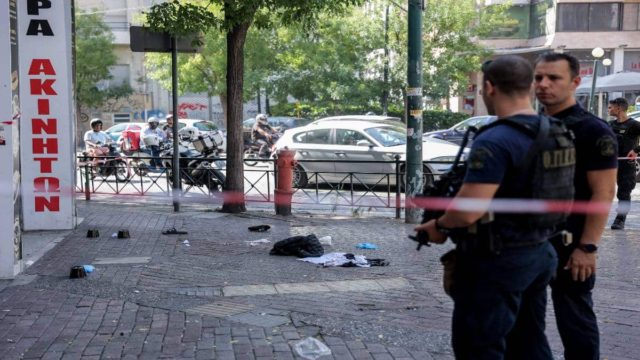 Πυροβολισμοί στην πλατεία Βάθης – Ένας τραυματίας