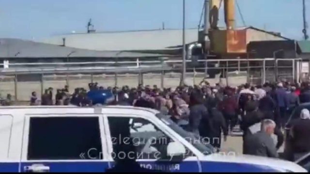 Κόλαση στη Ρωσία: Πέφτουν πυροβολισμοί σε διαδήλωση κατά της επιστράτευσης στο Νταγκεστάν (video)