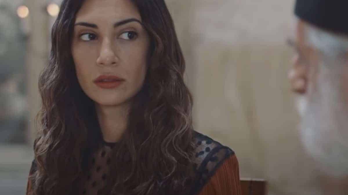 «Παγωμάρα» στον Σασμό: Τραγικές ώρες για τη Στέλλα – Βρίσκει απέναντί της όλο το χωριό