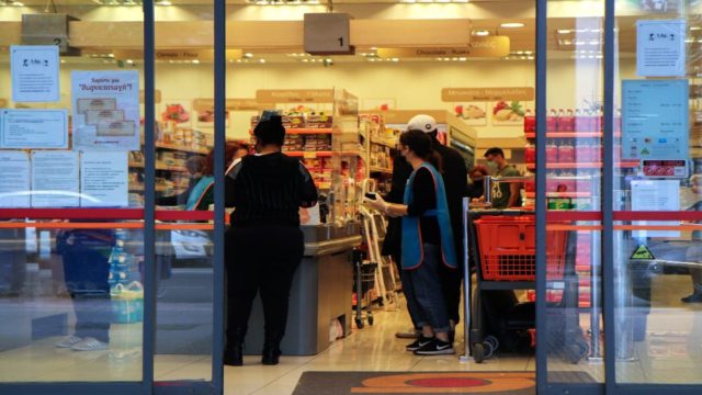 Πανδαιμόνιο στον Σκλαβενίτη – Εδώ και λίγες μέρες στα καταστήματα…