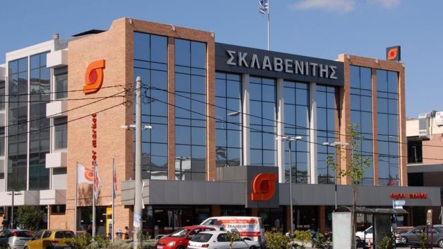 «Φράζουν» από κόσμο τα καταστήματα του Σκλαβενίτη: Η ανακοίνωση της εταιρείας που έφερε αναστάτωση