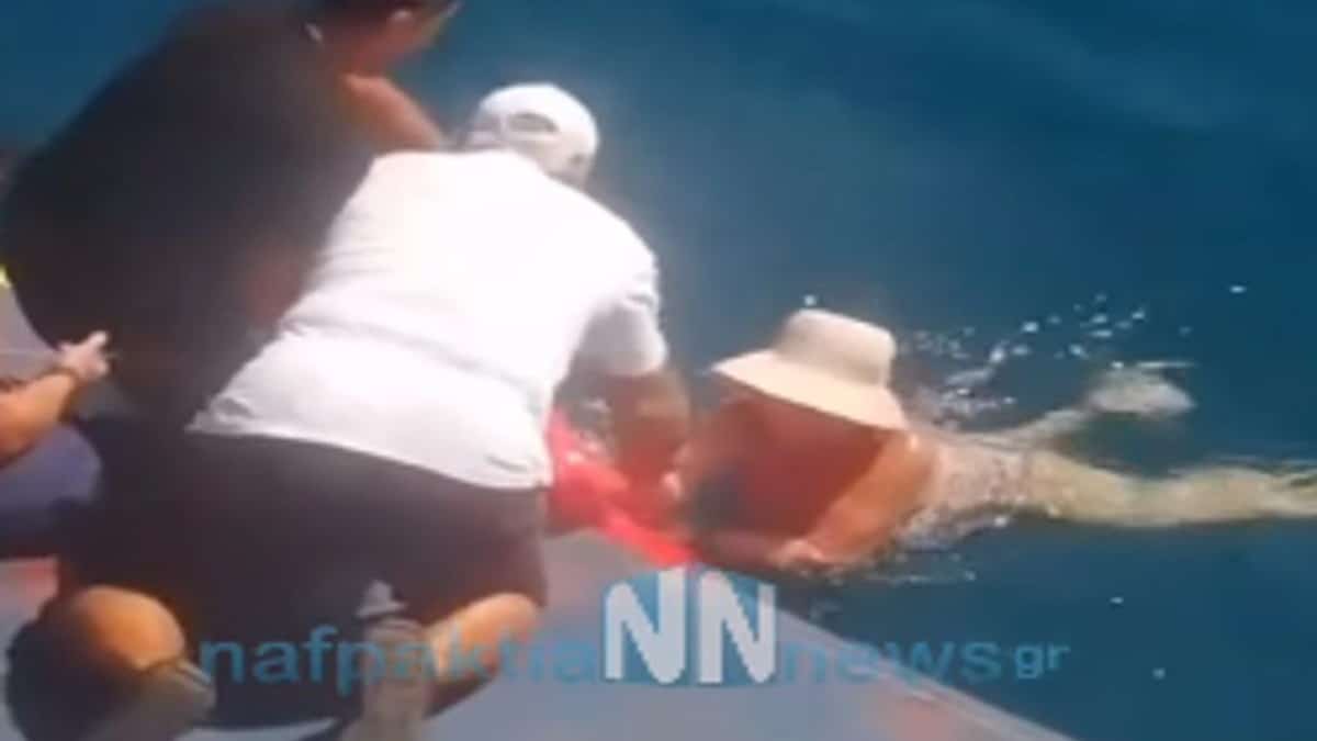 Δύο γυναίκες έσωσε ferry boat στο Ρίο Αντίρριο – Παρασύρθηκαν από θαλάσσια ρεύματα (video)