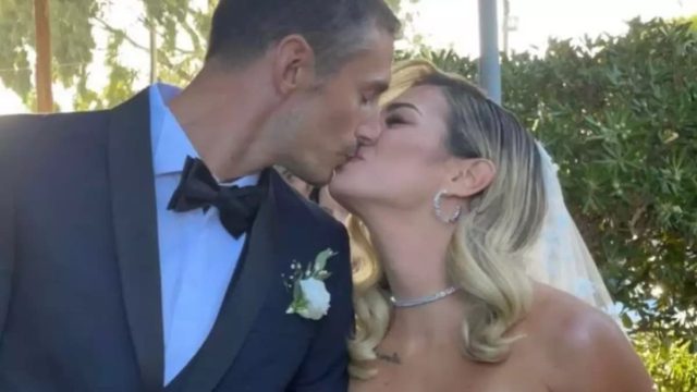 Survivor 5: Ανέβηκε τα σκαλιά της εκκλησίας η Σταυρούλα Χρυσαειδή με τον αγαπημένο της, Παναγιώτη Τριβιζά (photos)