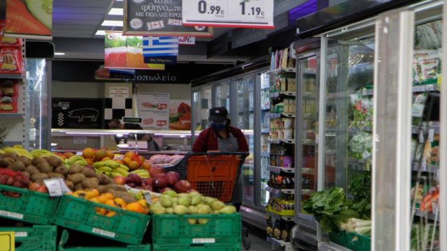 «Ράλι δίχως φρένα» η ακρίβεια στη χώρα: Πακτωλός νέων ανατιμήσεων τον Σεπτέμβριο – Οι 35 κατηγορίες προϊόντων που θα δουν ραγδαία αύξηση (video)
