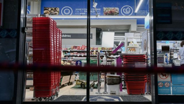Χαμός στα ελληνικά σούπερ μάρκετ: Η λίστα με τα προϊόντα που ακριβαίνουν
