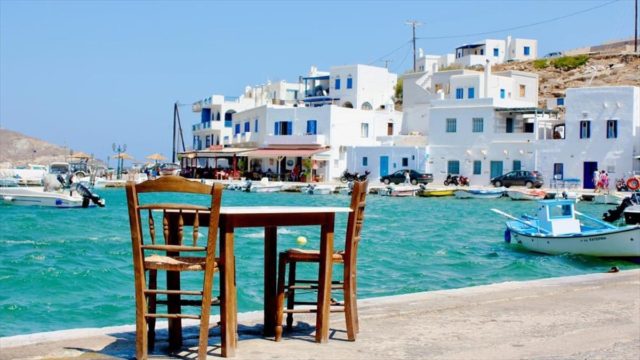 Τιρκουάζ νερά και πορτοκαλί ηλιοβασιλέματα: Το ελληνικό νησί μου «μάγεψε» δημοσιογράφο των New York Times!